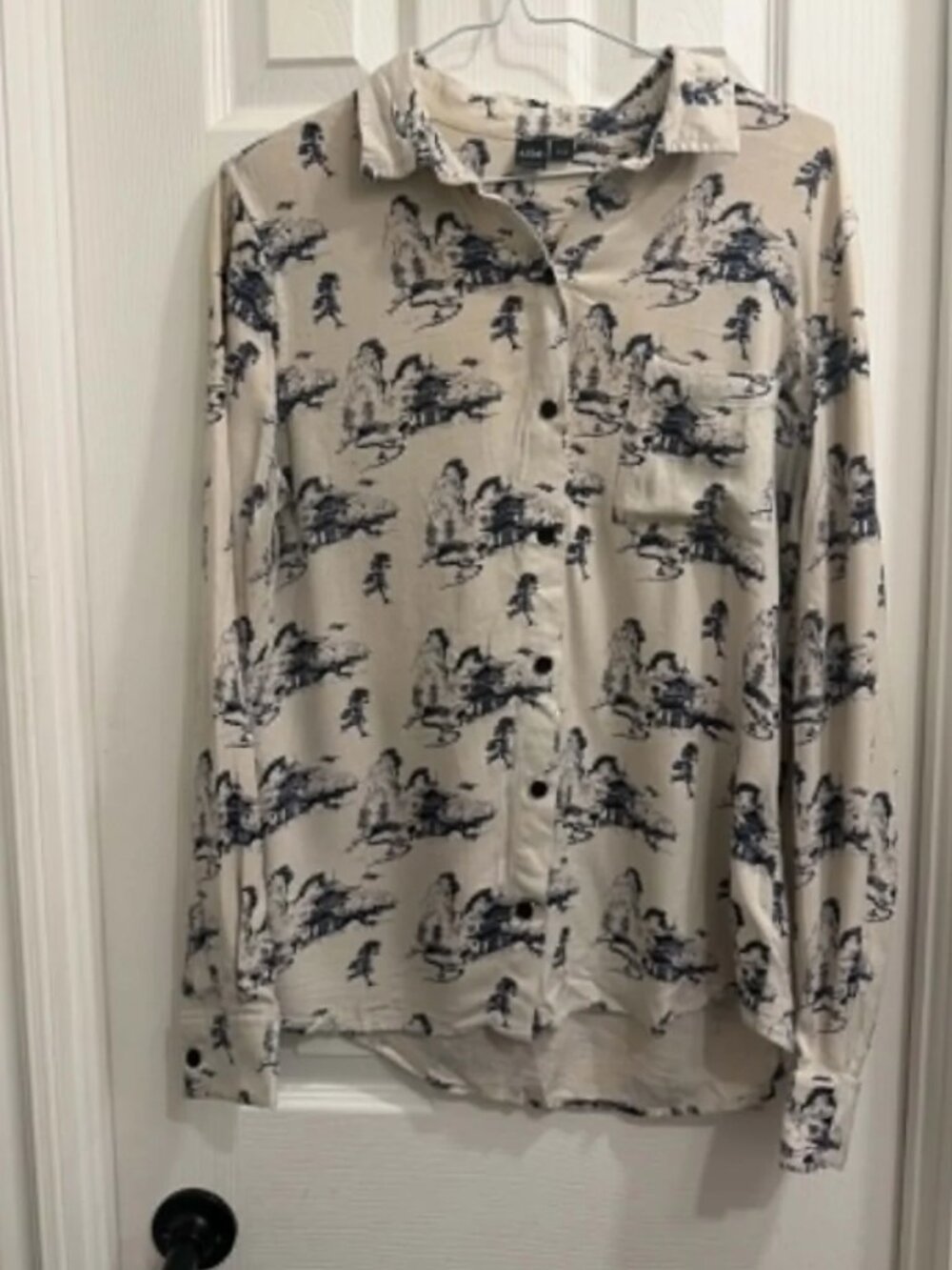 Blouse with asian temple motif